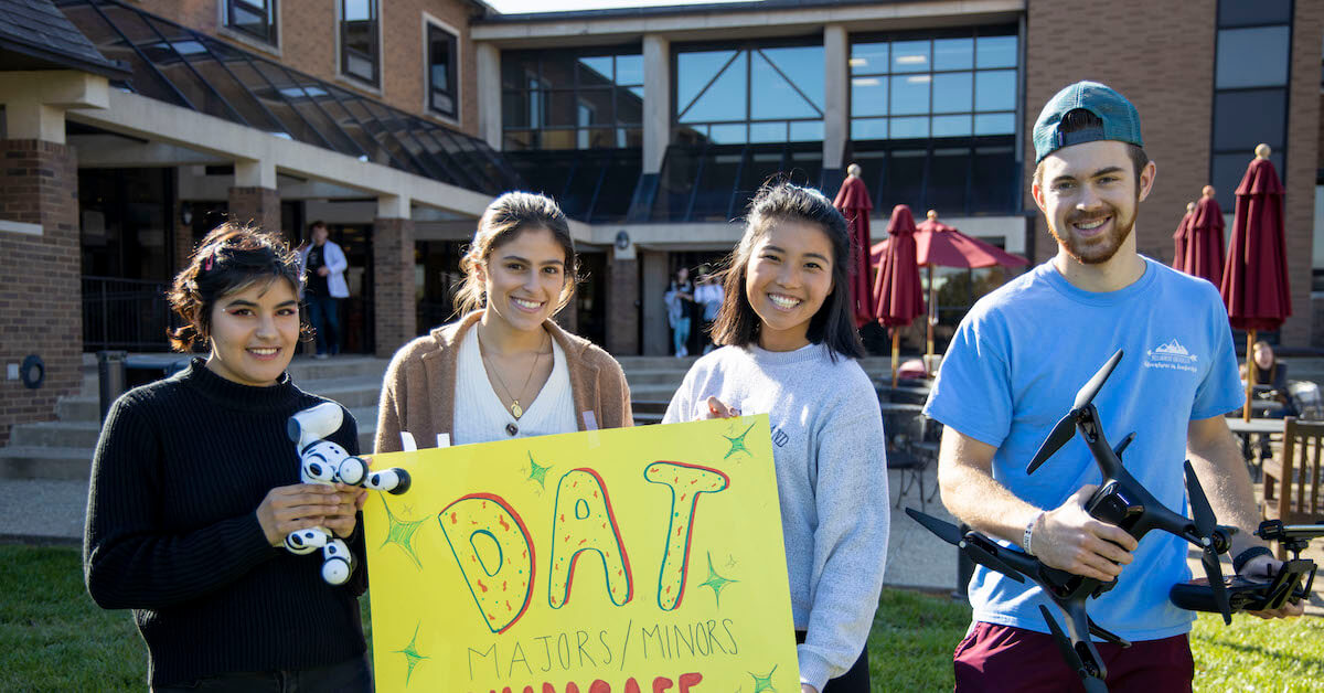 /_migrated-binaries/sf-images/default-source/news/dat-students.jpg?sfvrsn=4bf06380_2