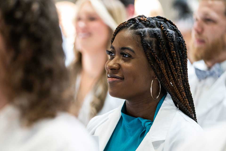 Bellarmine's new Doctor of Physical Therapy students welcomed in White Coat  Ceremony